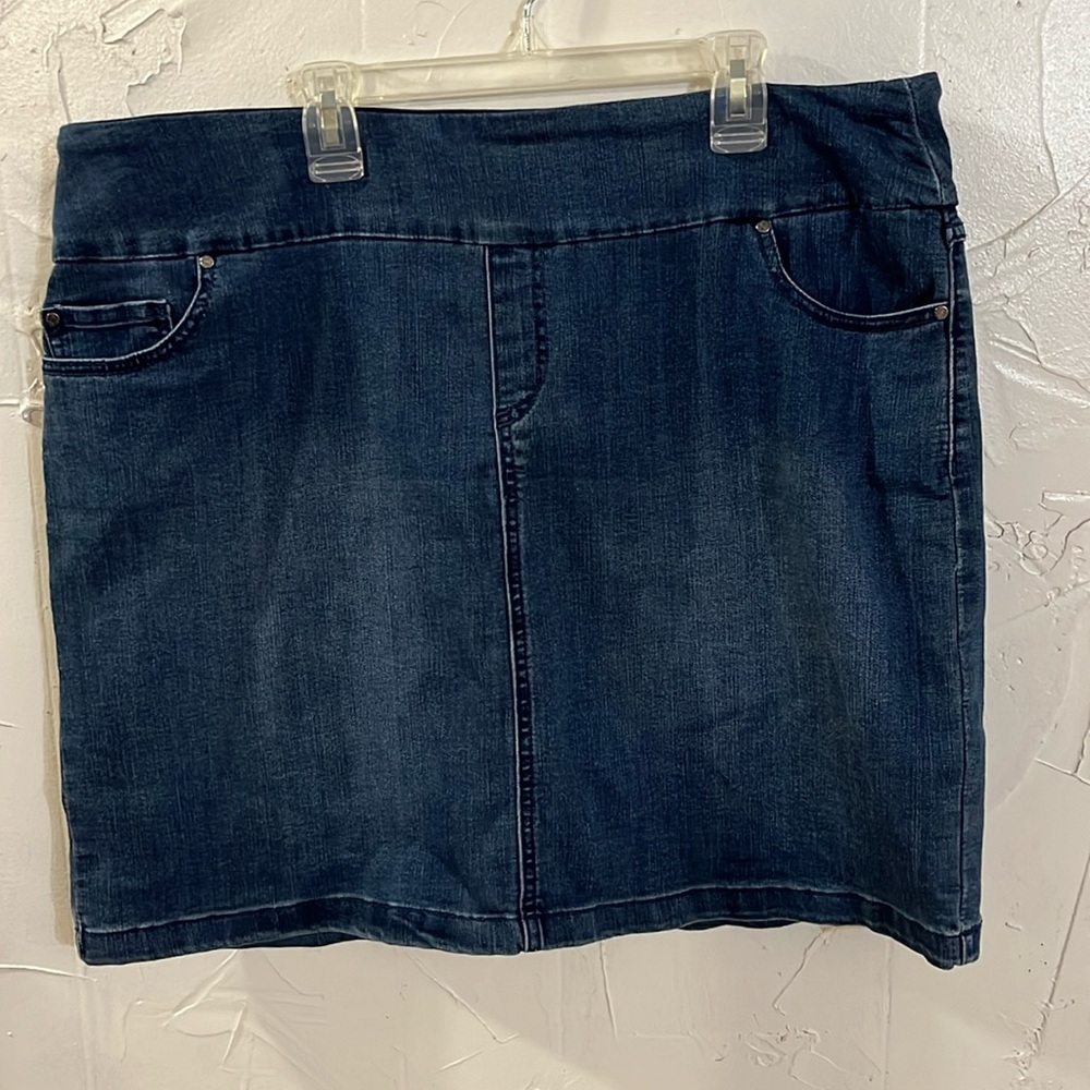 Women’s denim skirt blue jean skort material very soft new without tags size 2X.